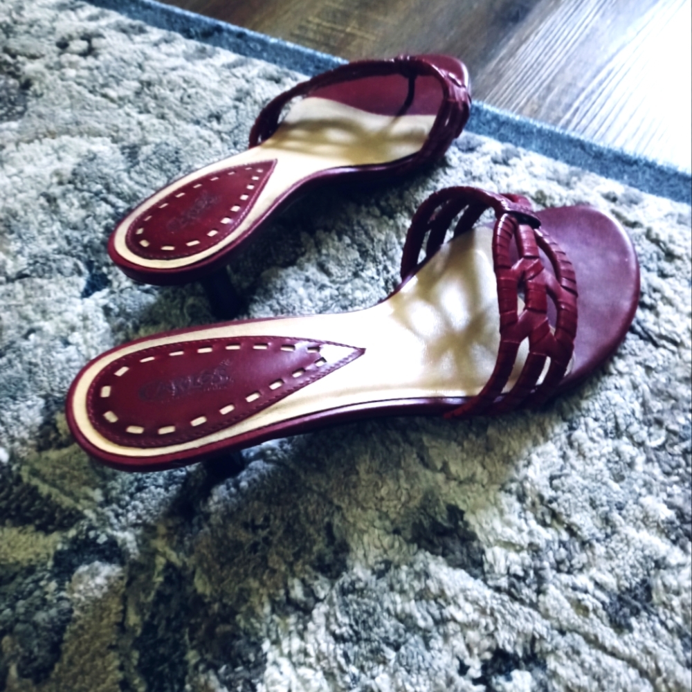 Carlos Santana by Carlos Santana Open Toe slip on Thong Size 8 EUC